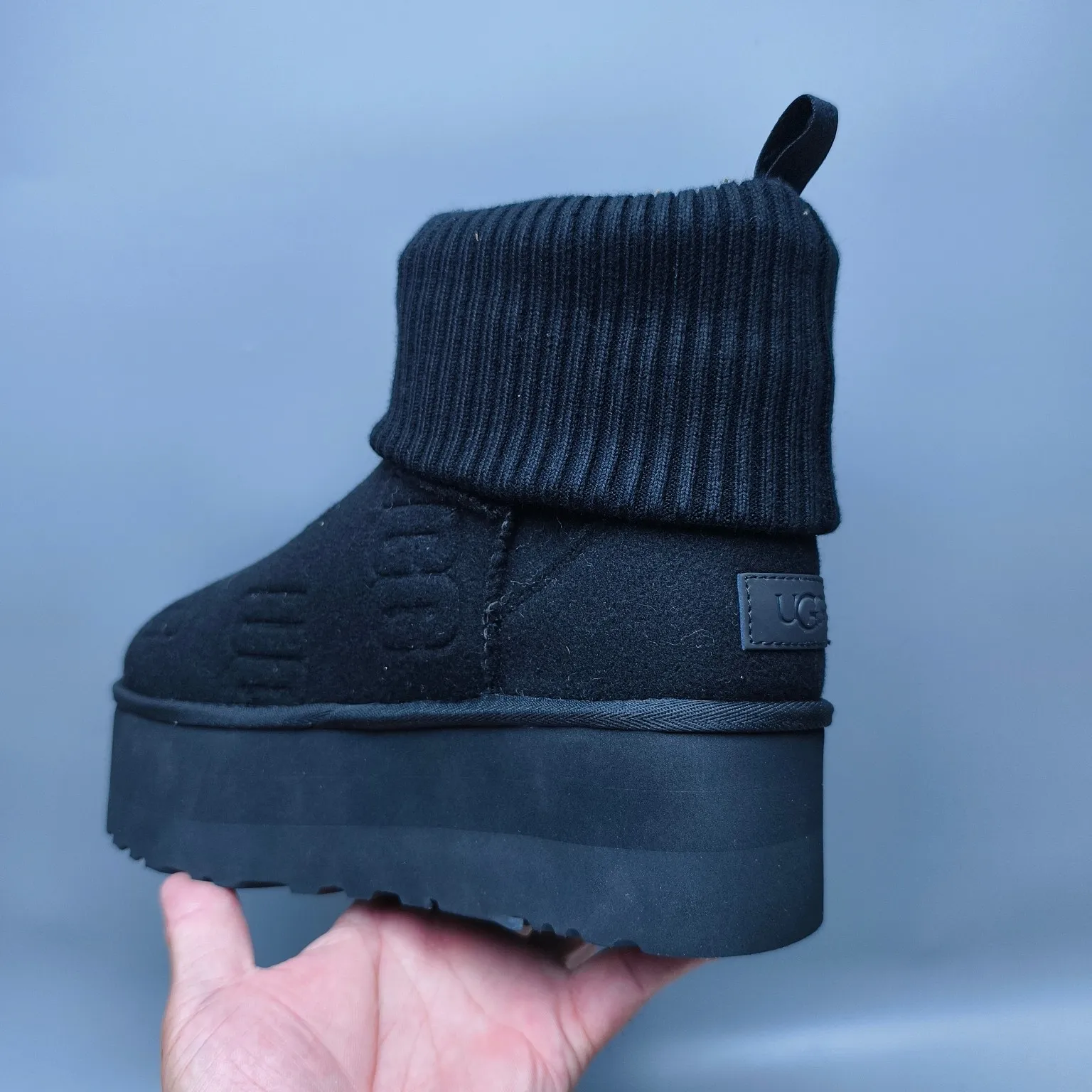 💰600 UGG sheepskin all-in-one snow boots 4047 suede LOGO wool top thick-soled boots Color: Gray Black Green Matching Size: 35-40